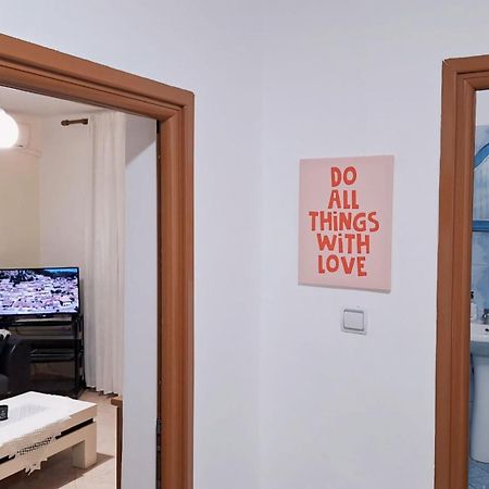 Promenade Apartment In City Centre Berat Esterno foto