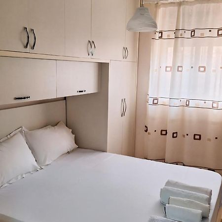 Promenade Apartment In City Centre Berat Esterno foto