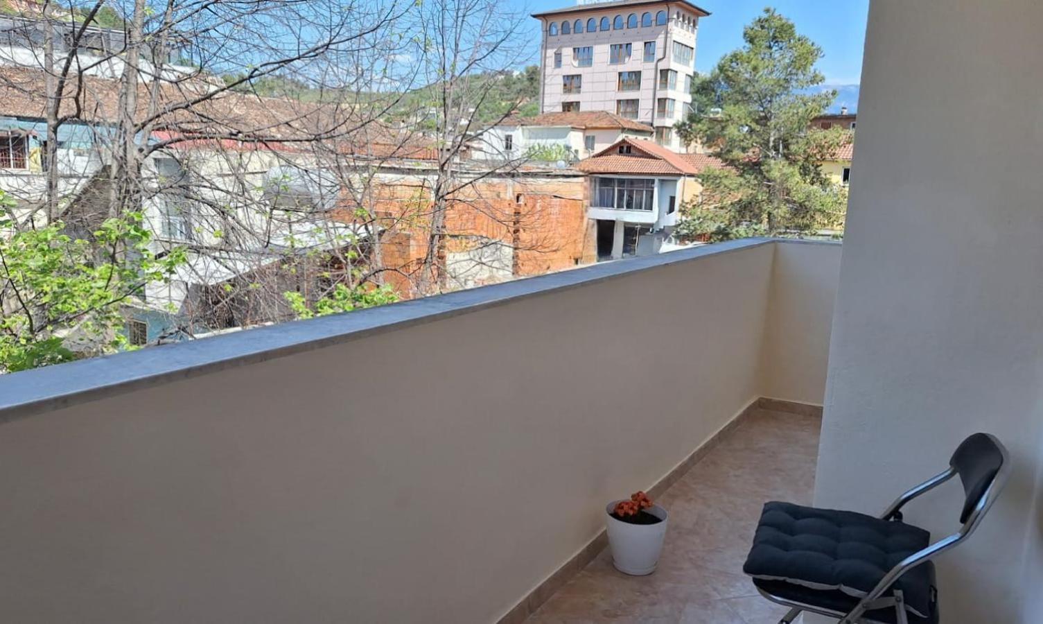 Promenade Apartment In City Centre Berat Esterno foto